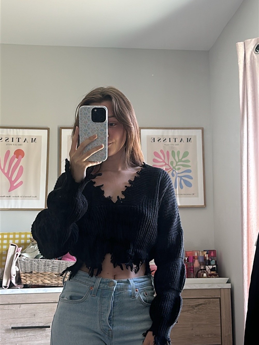 Hera Black Distressed Cropped V‑Neck Sweater Small